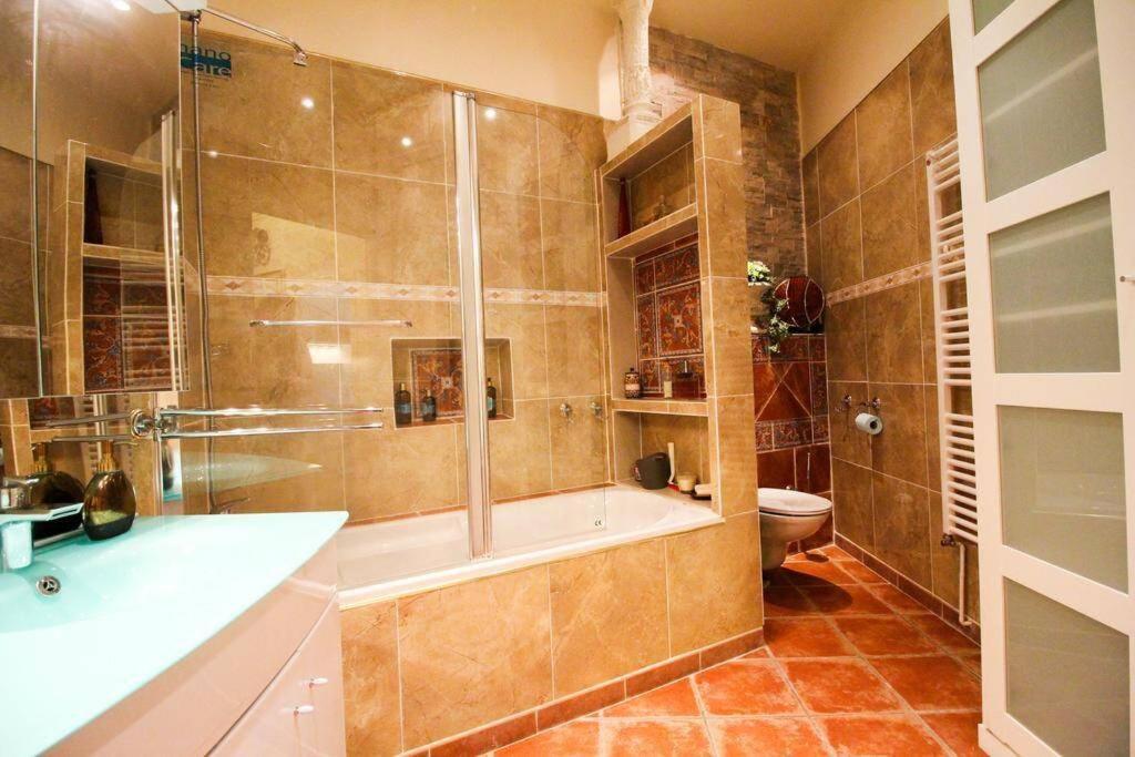 Appartement Grand Pour 4 Personnes/ Cours Lieutaud Marseille
